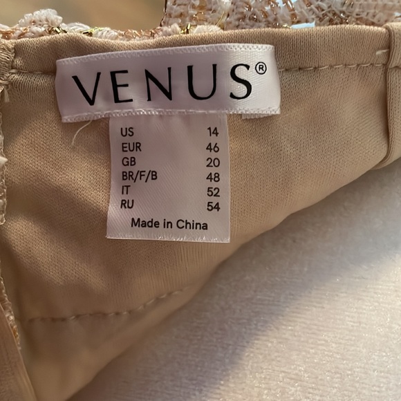 Venus | Open Back Lace Dress - Picture 9 of 11